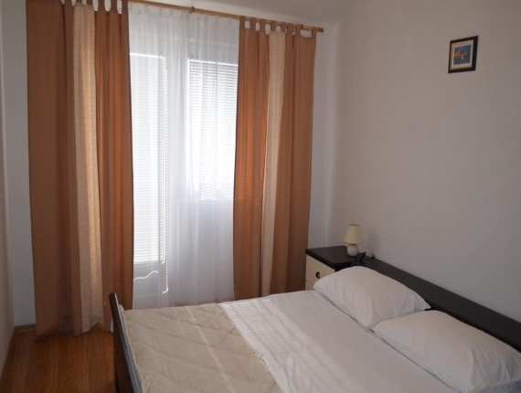 Apartman 2, Apartman Tomas, Murter