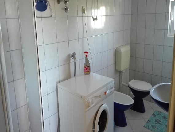 Apartman 2, Apartman Tomas, Murter