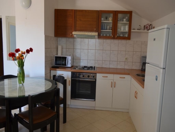 Apartman 2, Apartman Tomas, Murter